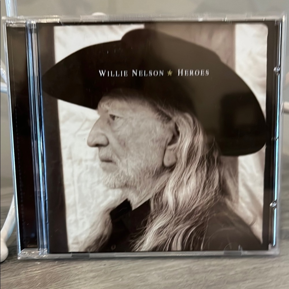 Willie Nelson 'Heroes' CD Like New UNTESTED